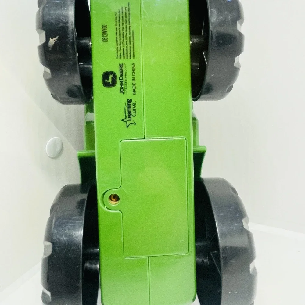 Learning Curve‎ John Deere Green Flashlight Toy Light Sounds Pop Up Hood Rolling